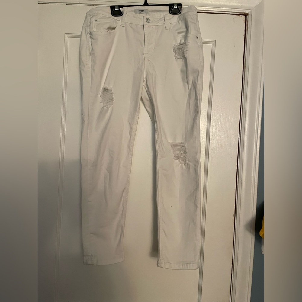 Kensie White distressed Jeans size 8/29